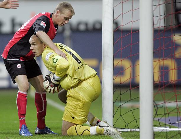 仅拉近了球 仅拉近了球