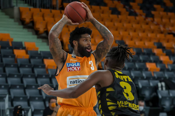 对俱乐部的 对俱乐部的