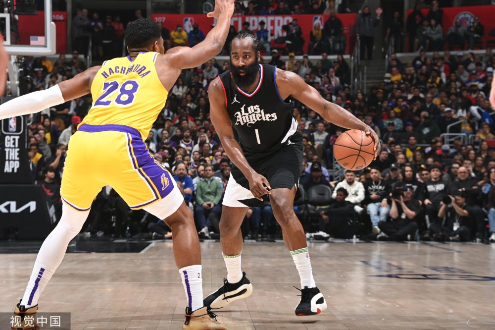 陷入困境 陷入困境